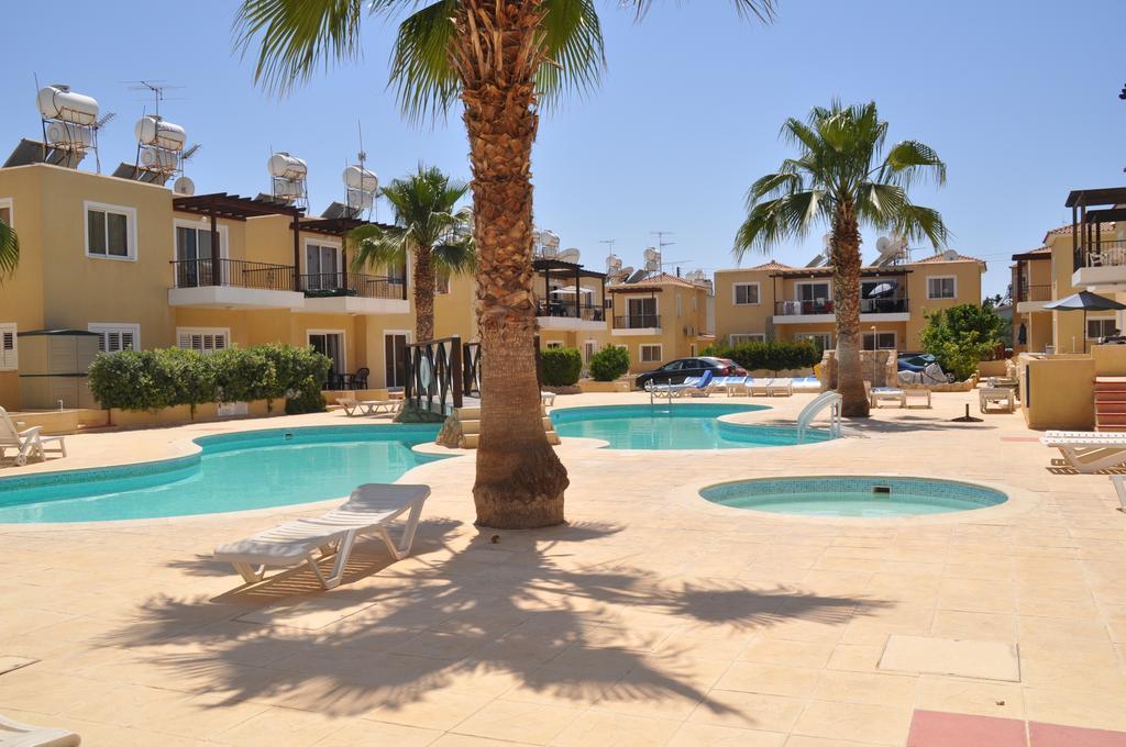 Sirena Sunrise, Apartment 4 Paphos Eksteriør billede