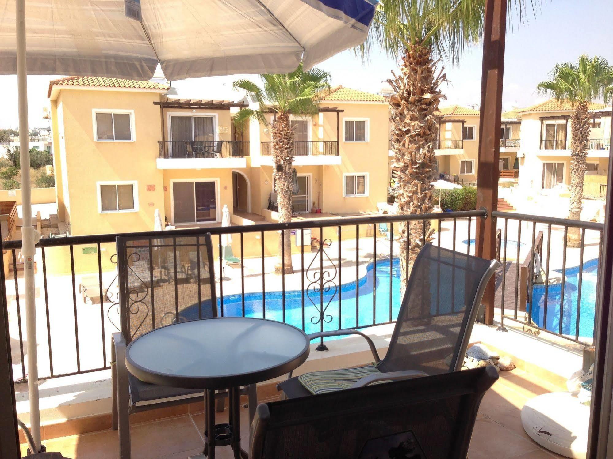 Sirena Sunrise, Apartment 4 Paphos Eksteriør billede