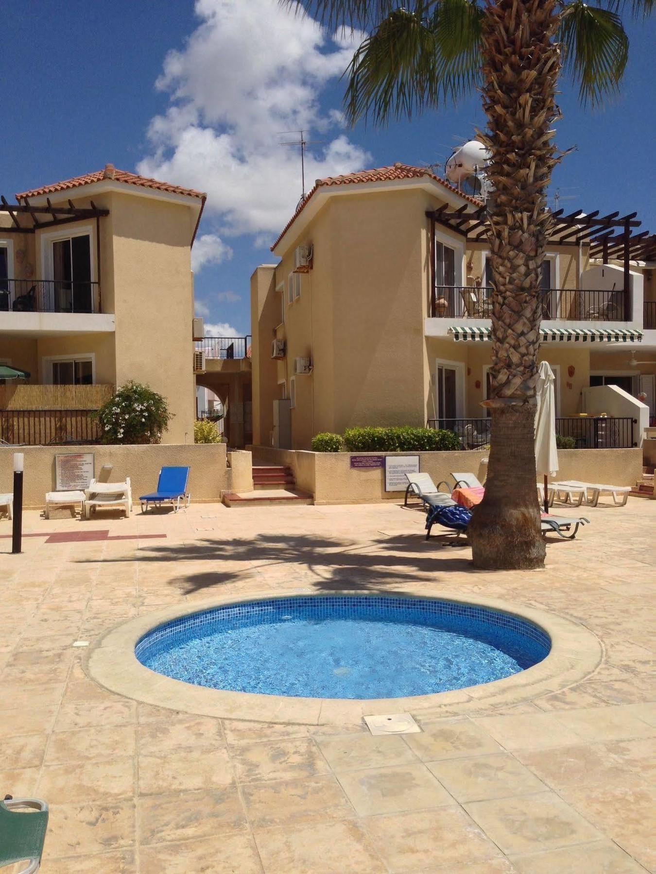 Sirena Sunrise, Apartment 4 Paphos Eksteriør billede
