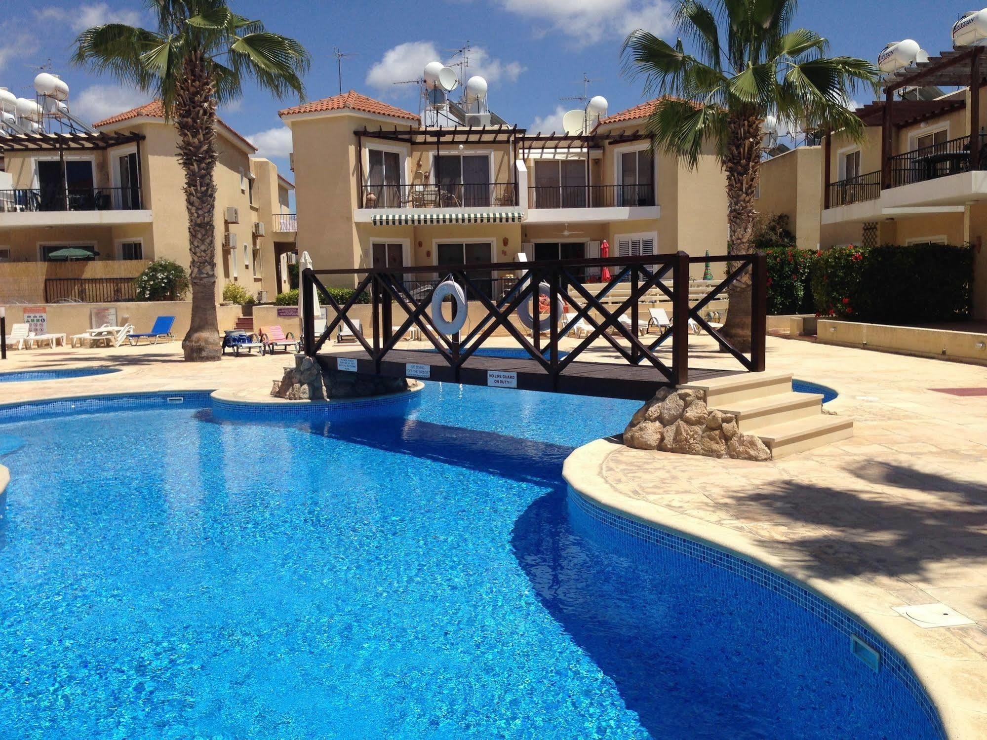 Sirena Sunrise, Apartment 4 Paphos Eksteriør billede