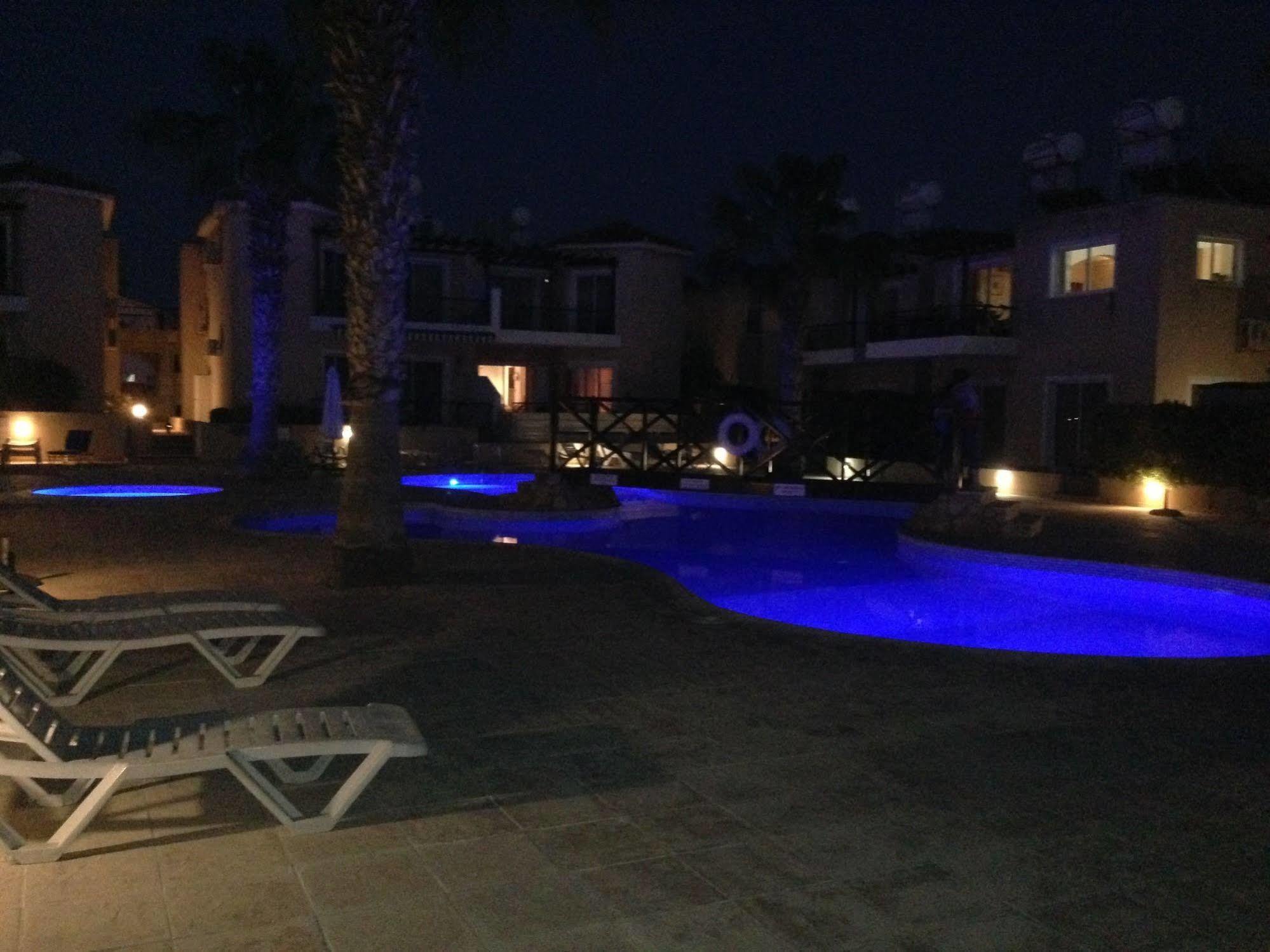 Sirena Sunrise, Apartment 4 Paphos Eksteriør billede