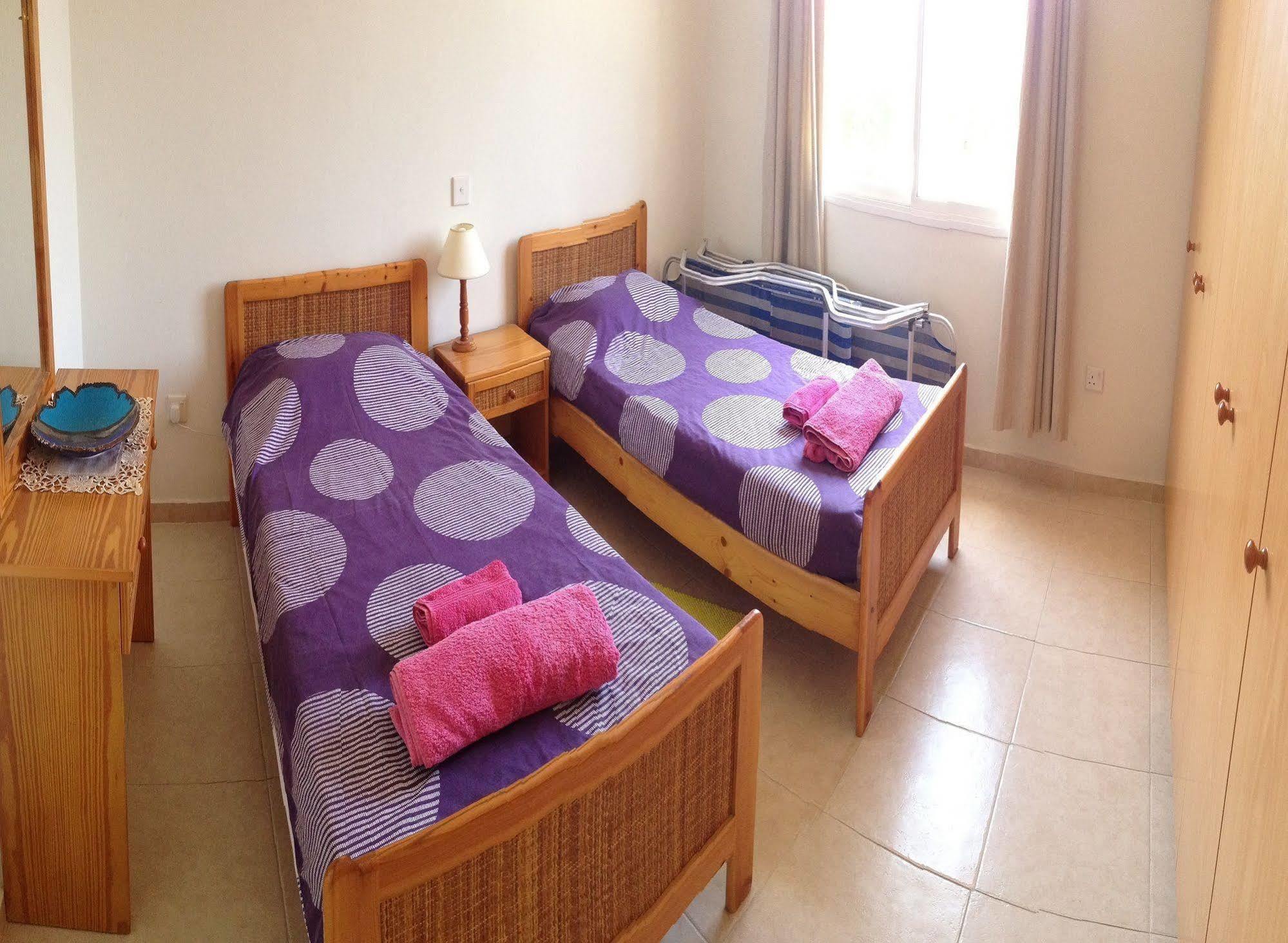 Sirena Sunrise, Apartment 4 Paphos Eksteriør billede