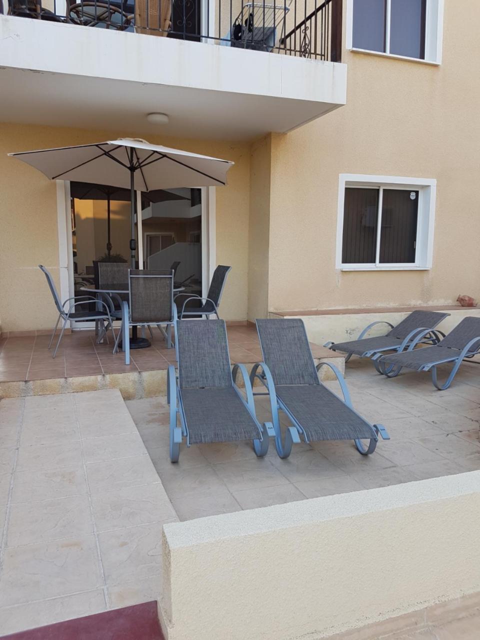 Sirena Sunrise, Apartment 4 Paphos Eksteriør billede